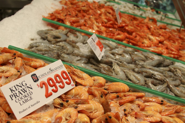 Camarões no Mercado dos Peixes de Sydney na Australia