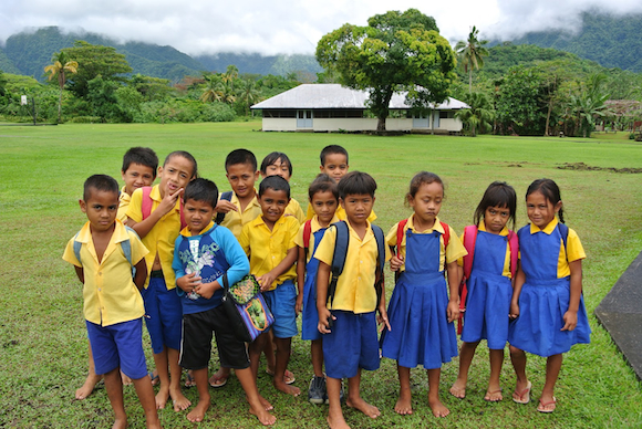 Crianças na escola em Samoa