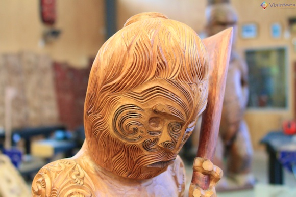 Escultura Maori em madeira no Te Puia – Rotorua