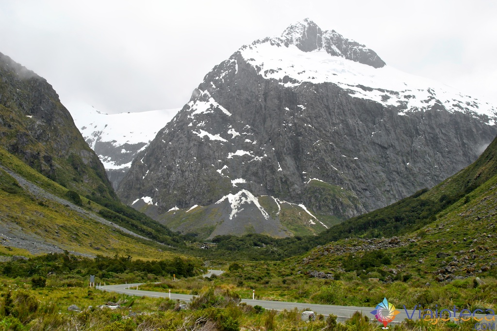 Montanhas Nevadas na Milford Road