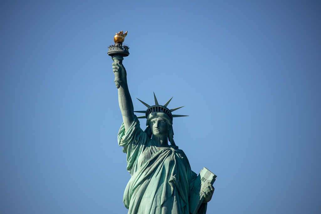Estátua da liberdade em Nova York foi presebnte da França aos EUA por ocasião do centenário de sua independência