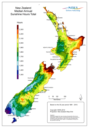 Mapa com a quantidade de horas de sol por ano nas diferentes regiões da Nova Zelândia