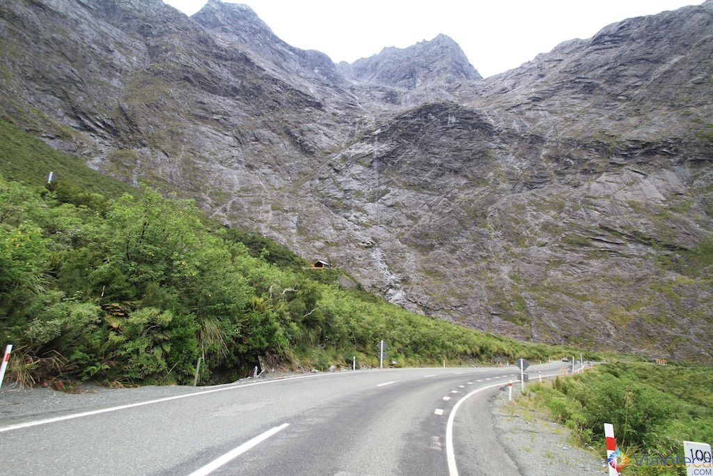 Indo em direção ao Homer Tunel na estrada para o Milford Sound
