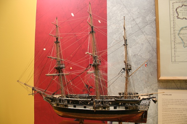 Embarcação utilizada pelos primeiros exploradores europeus a chegar na NZ