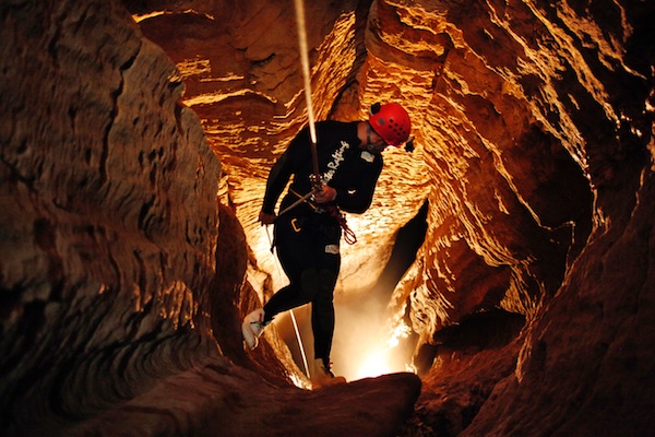 waitomo-caves-nova-zelandia-balck-water-1