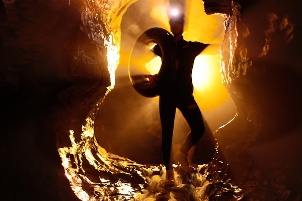 waitomo-caves-nova-zelandia-black-water