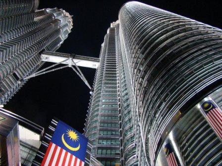 Bandeira da Malasia nas torres gemeas