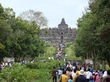 Borobudur lotado