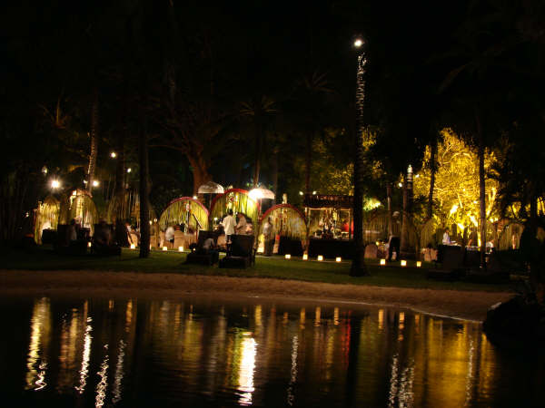 Melia Bali a noite