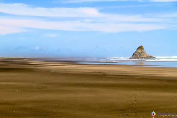 Karekare Beach